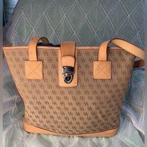 Stunning Vintage Dooney & Bourke Shoulder Tote Bag